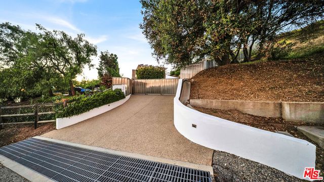 2915 Tuna Canyon Road, Topanga, CA 90290