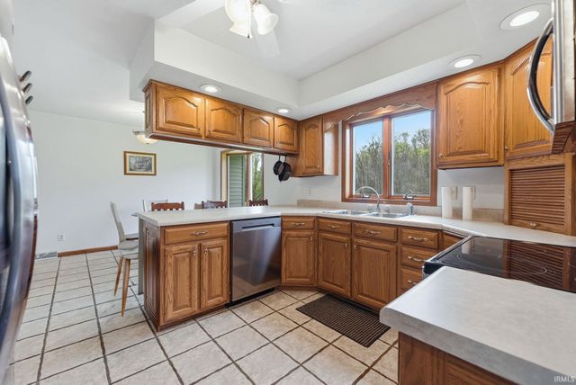 11505 E 850 N, Kendallville, IN 46755