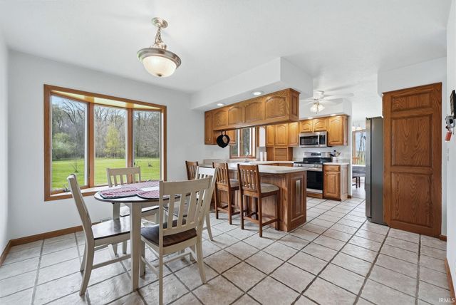 11505 E 850 N, Kendallville, IN 46755