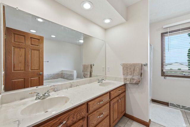 11505 E 850 N, Kendallville, IN 46755
