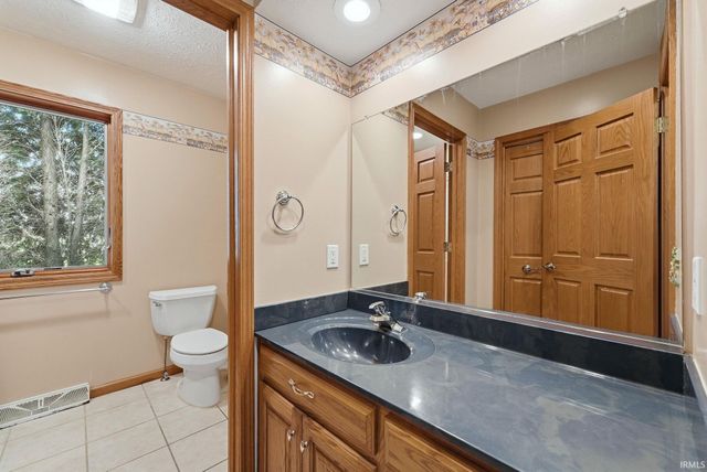 11505 E 850 N, Kendallville, IN 46755