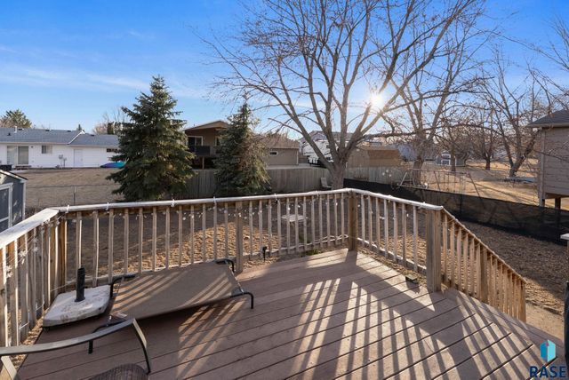 4517 S S Plains Dr Drive, Sioux Falls, SD 57106