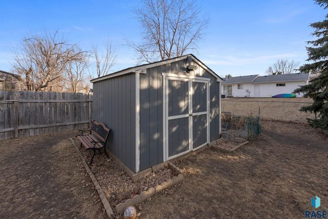 4517 S S Plains Dr Drive, Sioux Falls, SD 57106