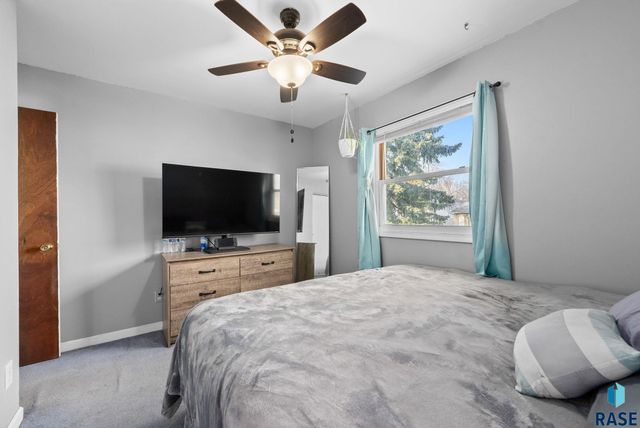 4517 S S Plains Dr Drive, Sioux Falls, SD 57106