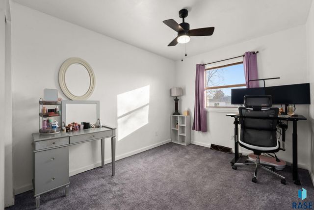 4517 S S Plains Dr Drive, Sioux Falls, SD 57106