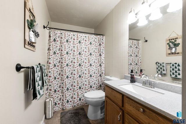 4517 S S Plains Dr Drive, Sioux Falls, SD 57106