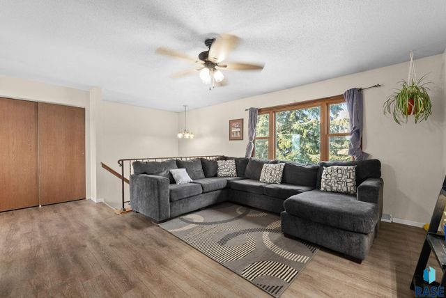 4517 S S Plains Dr Drive, Sioux Falls, SD 57106