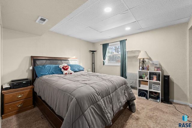 4517 S S Plains Dr Drive, Sioux Falls, SD 57106