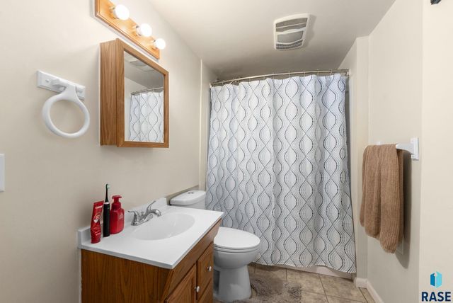 4517 S S Plains Dr Drive, Sioux Falls, SD 57106