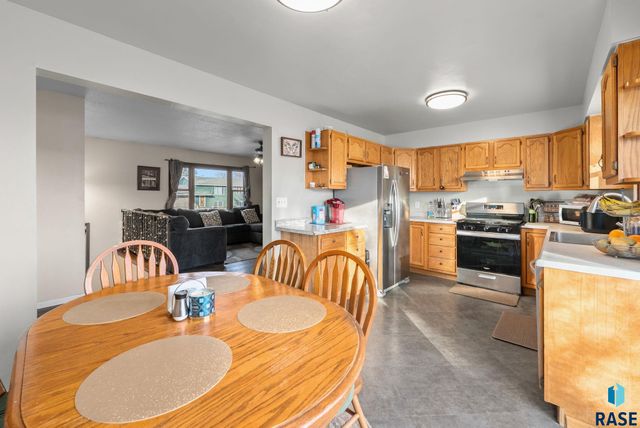 4517 S S Plains Dr Drive, Sioux Falls, SD 57106