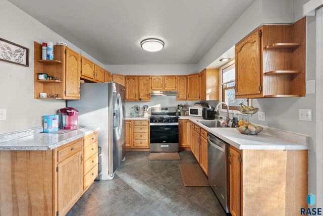 4517 S S Plains Dr Drive, Sioux Falls, SD 57106