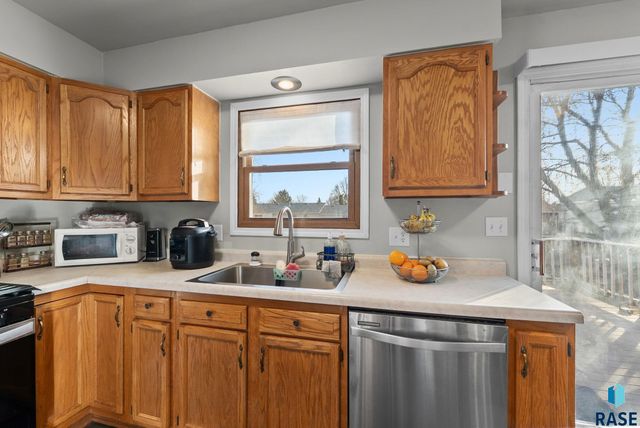 4517 S S Plains Dr Drive, Sioux Falls, SD 57106