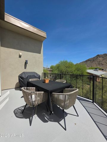 933 W MERCER Lane, Phoenix, AZ 85029