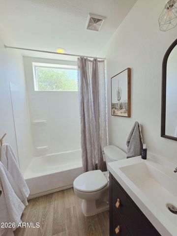 933 W MERCER Lane, Phoenix, AZ 85029