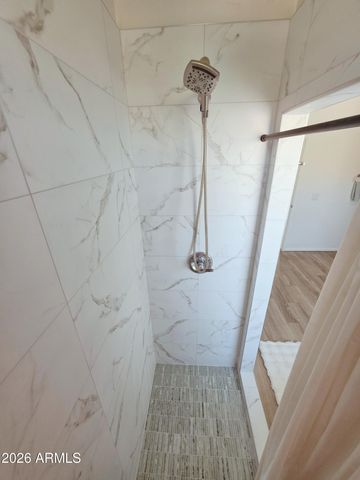 933 W MERCER Lane, Phoenix, AZ 85029