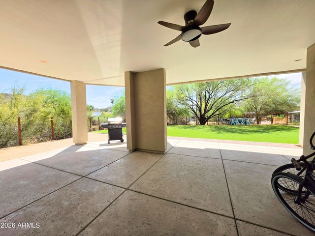 933 W MERCER Lane, Phoenix, AZ 85029