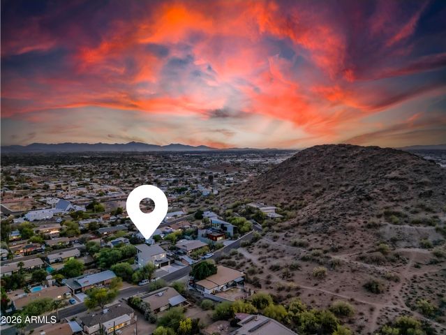933 W MERCER Lane, Phoenix, AZ 85029