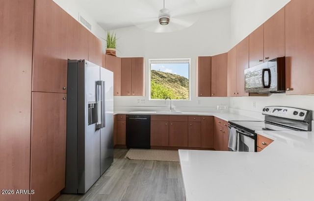 933 W MERCER Lane, Phoenix, AZ 85029