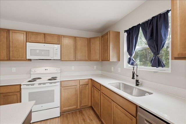 247 Sandhill Court, White Lake, MI 48386