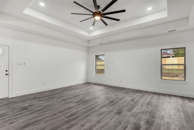 2827 Fernwood Avenue, Dallas, TX 75216