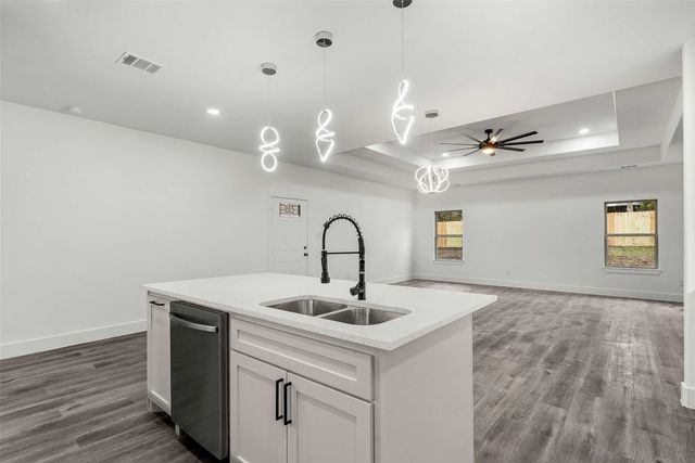 2827 Fernwood Avenue, Dallas, TX 75216