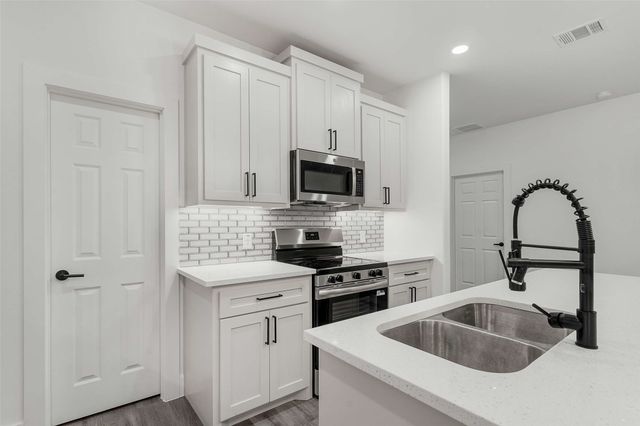 2827 Fernwood Avenue, Dallas, TX 75216