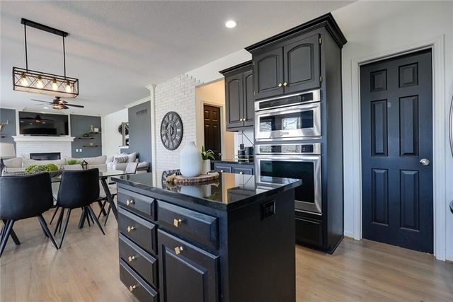 1124 Aspen Drive, Liberty, MO 64068