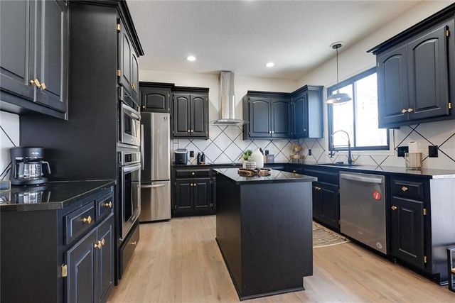 1124 Aspen Drive, Liberty, MO 64068