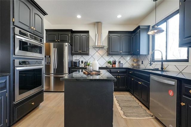 1124 Aspen Drive, Liberty, MO 64068