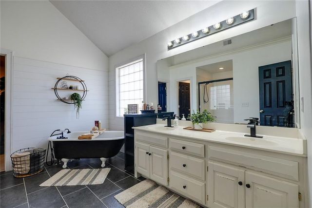 1124 Aspen Drive, Liberty, MO 64068