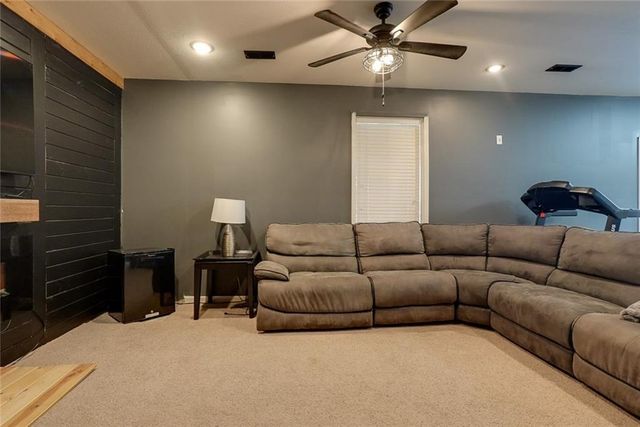 1124 Aspen Drive, Liberty, MO 64068