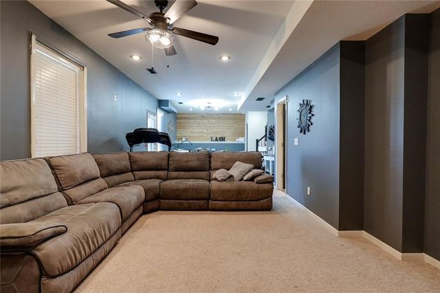 1124 Aspen Drive, Liberty, MO 64068