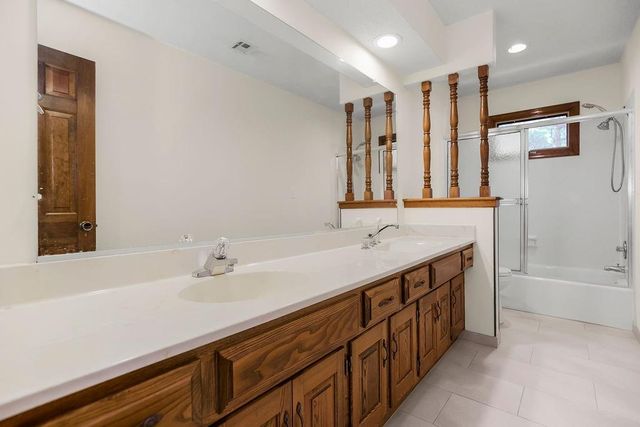 7317 N Nevada Avenue, Parkville, MO 64152