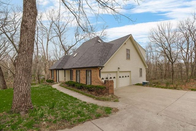 7317 N Nevada Avenue, Parkville, MO 64152