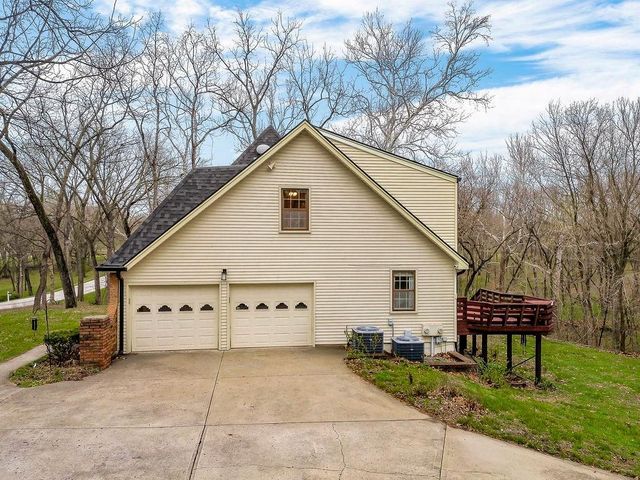 7317 N Nevada Avenue, Parkville, MO 64152