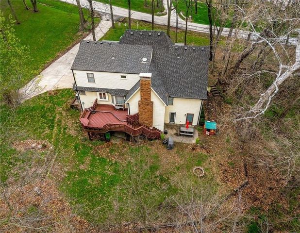 7317 N Nevada Avenue, Parkville, MO 64152