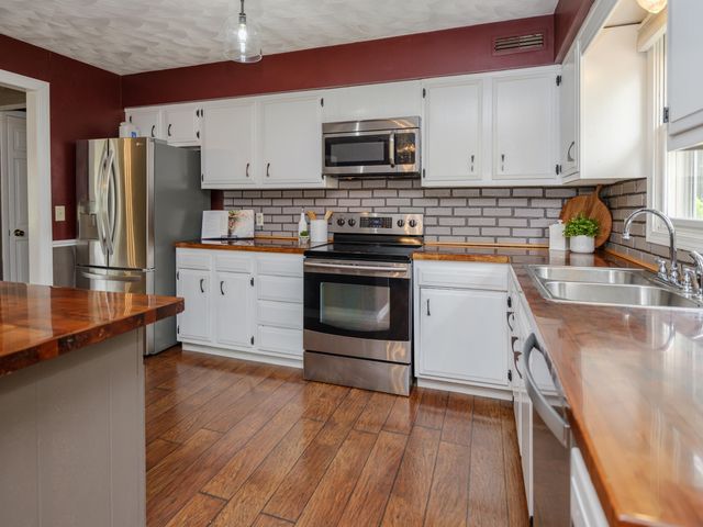 5088 Driftwood Avenue, Kalamazoo, MI 49009