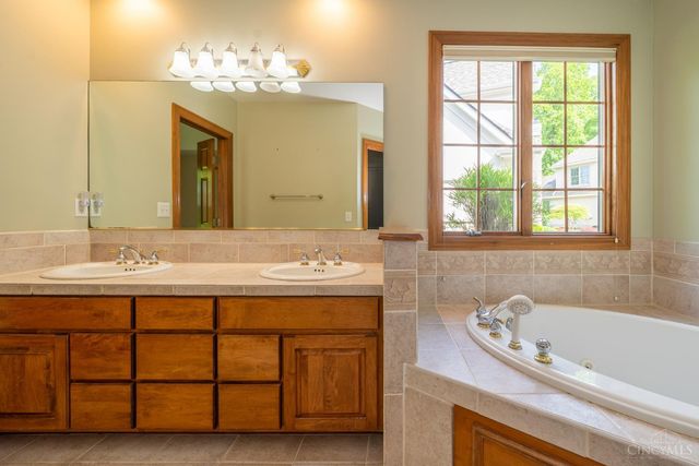 185 Barrington Village Drive, Beavercreek Twp, OH 45385