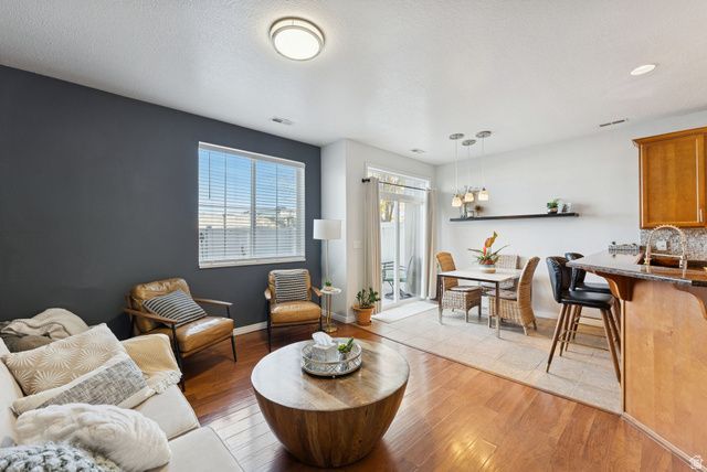 908 HALSTEAD DR, North Salt Lake, UT 84054