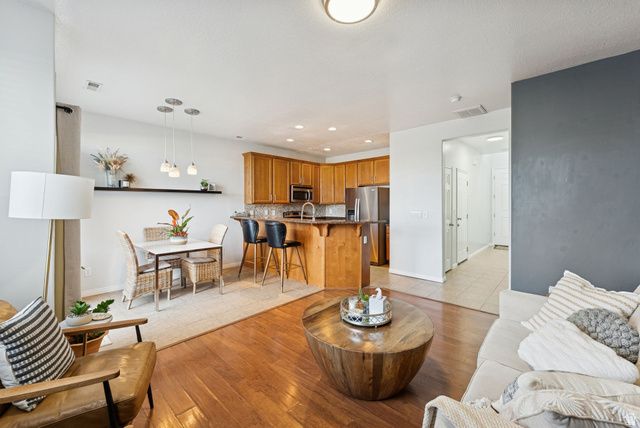 908 HALSTEAD DR, North Salt Lake, UT 84054