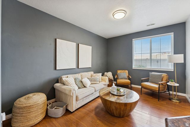 908 HALSTEAD DR, North Salt Lake, UT 84054