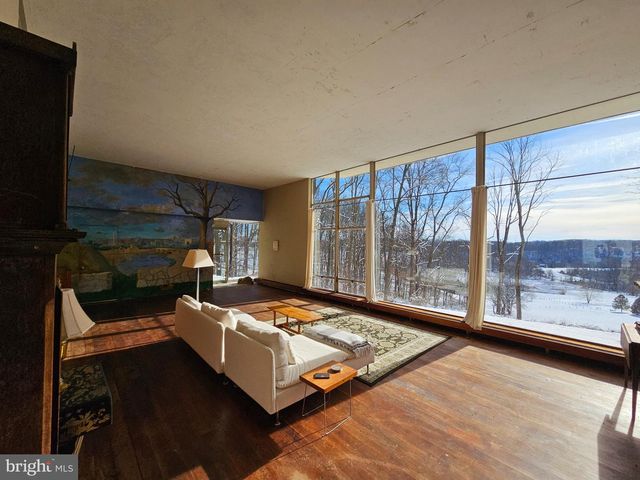 2585 CHARLESTOWN RD, Phoenixville, PA 19460