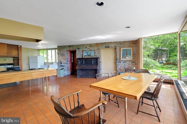2585 CHARLESTOWN RD, Phoenixville, PA 19460