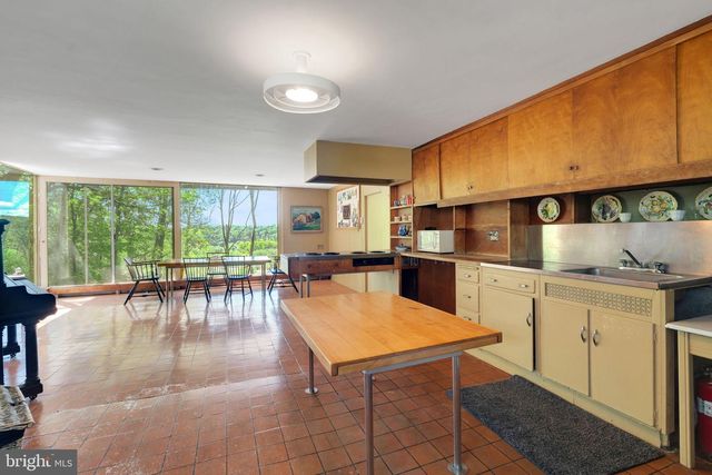 2585 CHARLESTOWN RD, Phoenixville, PA 19460