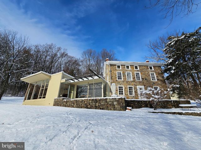 2585 CHARLESTOWN RD, Phoenixville, PA 19460