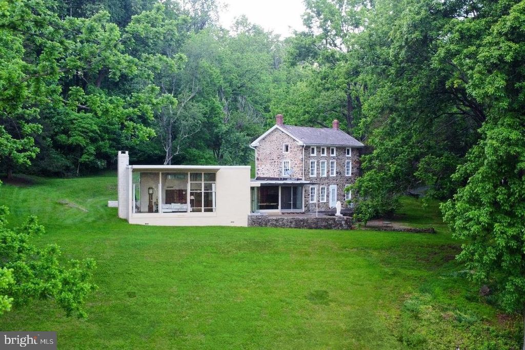 2585 CHARLESTOWN RD, Phoenixville, PA 19460