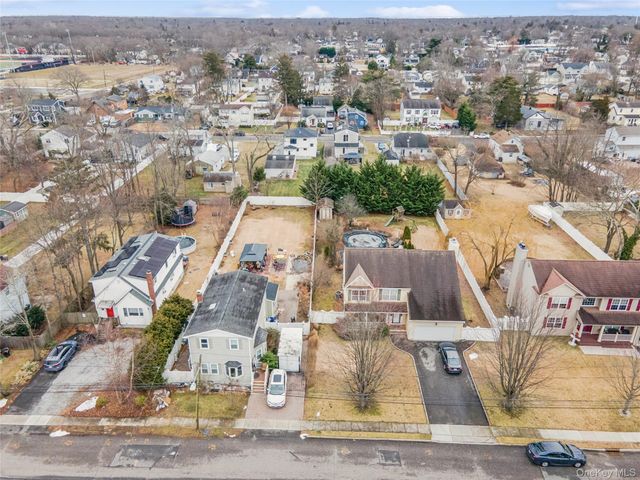 80 Fairview Avenue, Islip Terrace, NY 11752