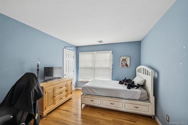 80 Fairview Avenue, Islip Terrace, NY 11752