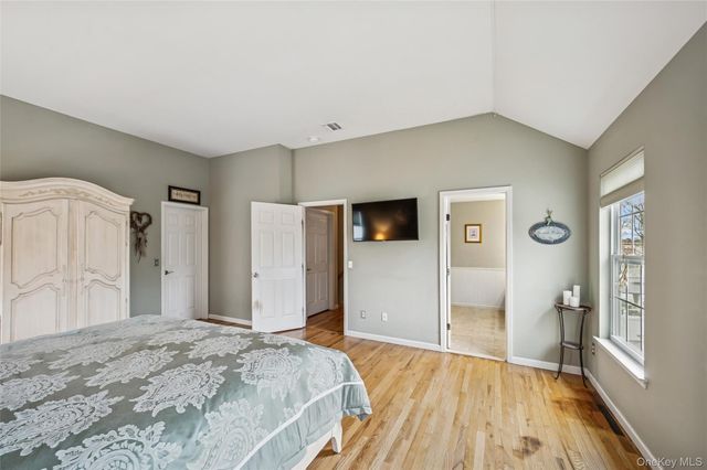 80 Fairview Avenue, Islip Terrace, NY 11752