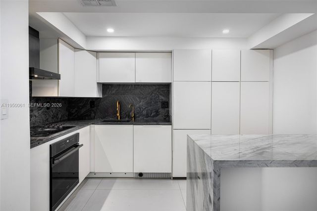 4000 Towerside Ter 804, Miami, FL 33138